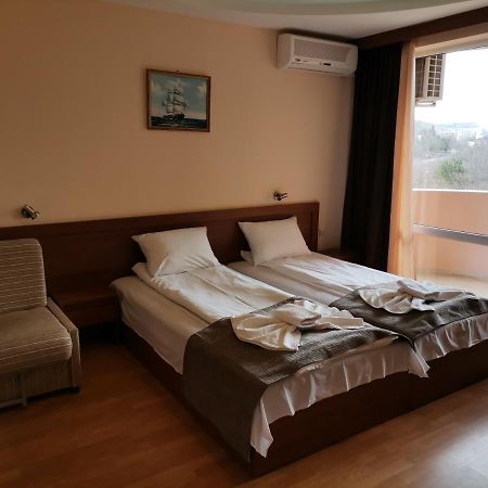 Paris Hotel Балчик Екстериор снимка