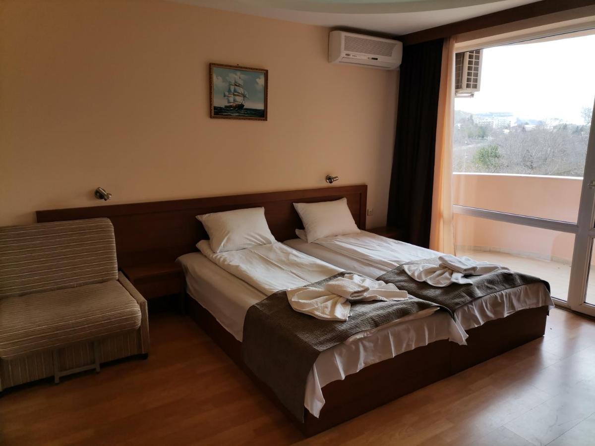 Paris Hotel Балчик Екстериор снимка