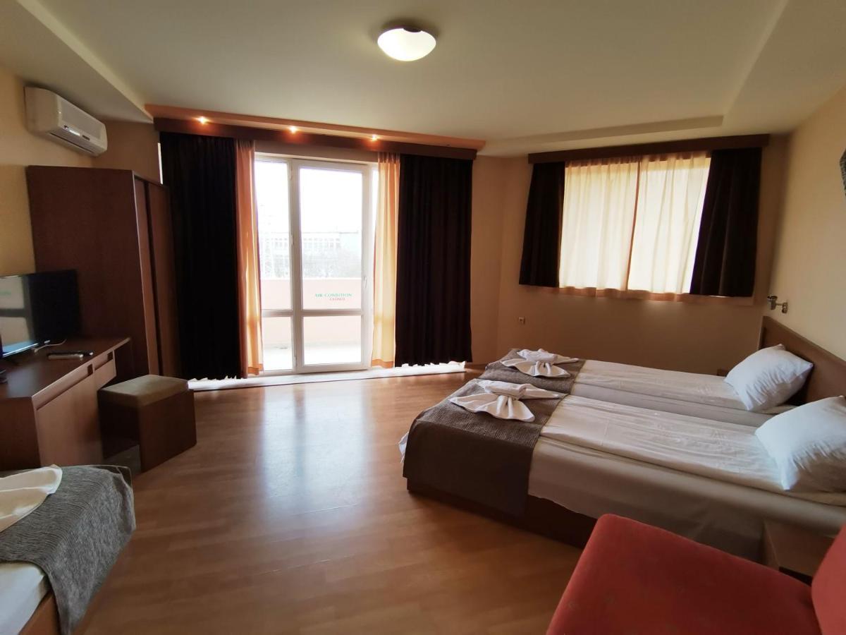 Paris Hotel Балчик Екстериор снимка