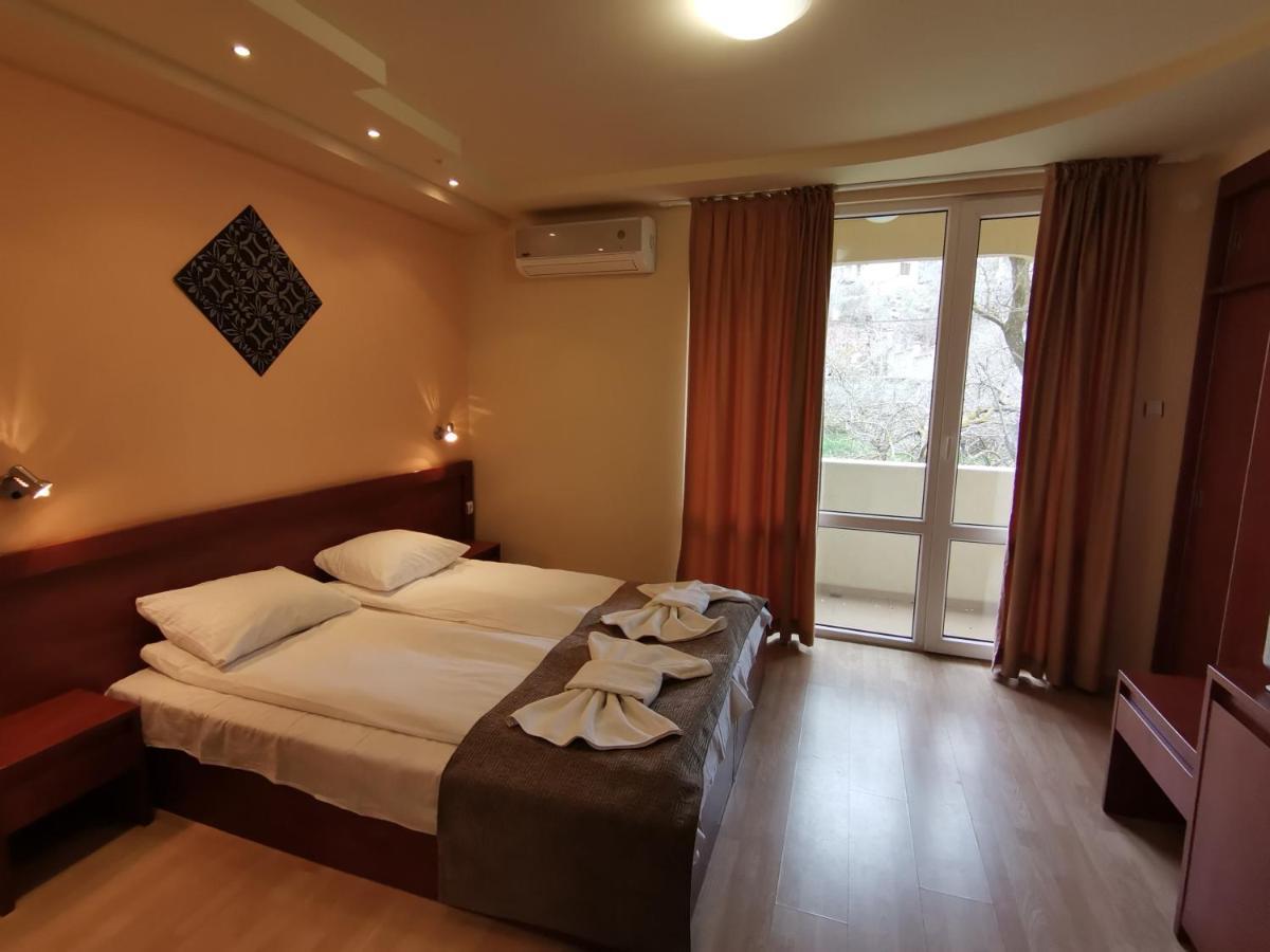 Paris Hotel Балчик Екстериор снимка