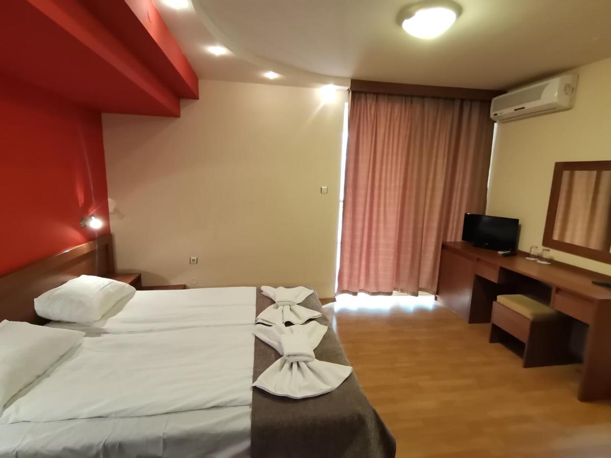 Paris Hotel Балчик Екстериор снимка
