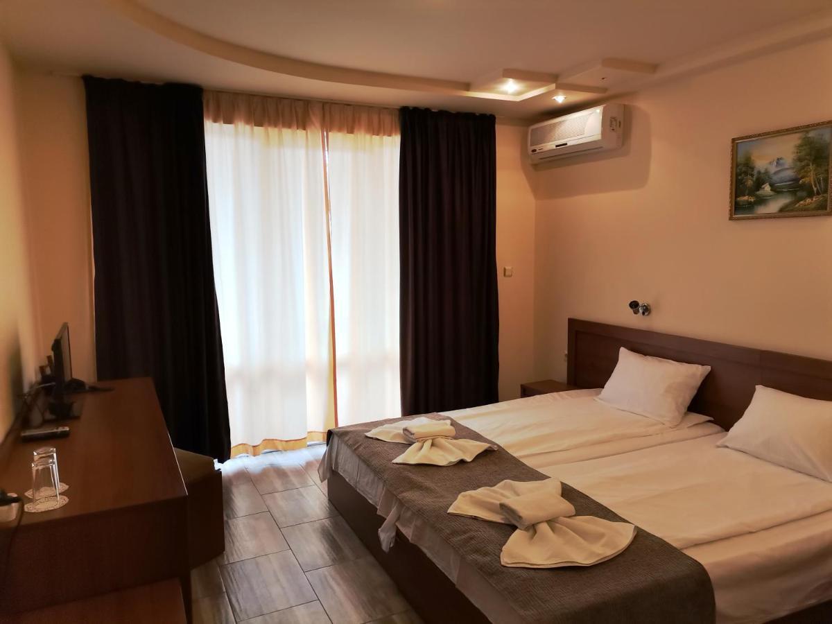 Paris Hotel Балчик Екстериор снимка