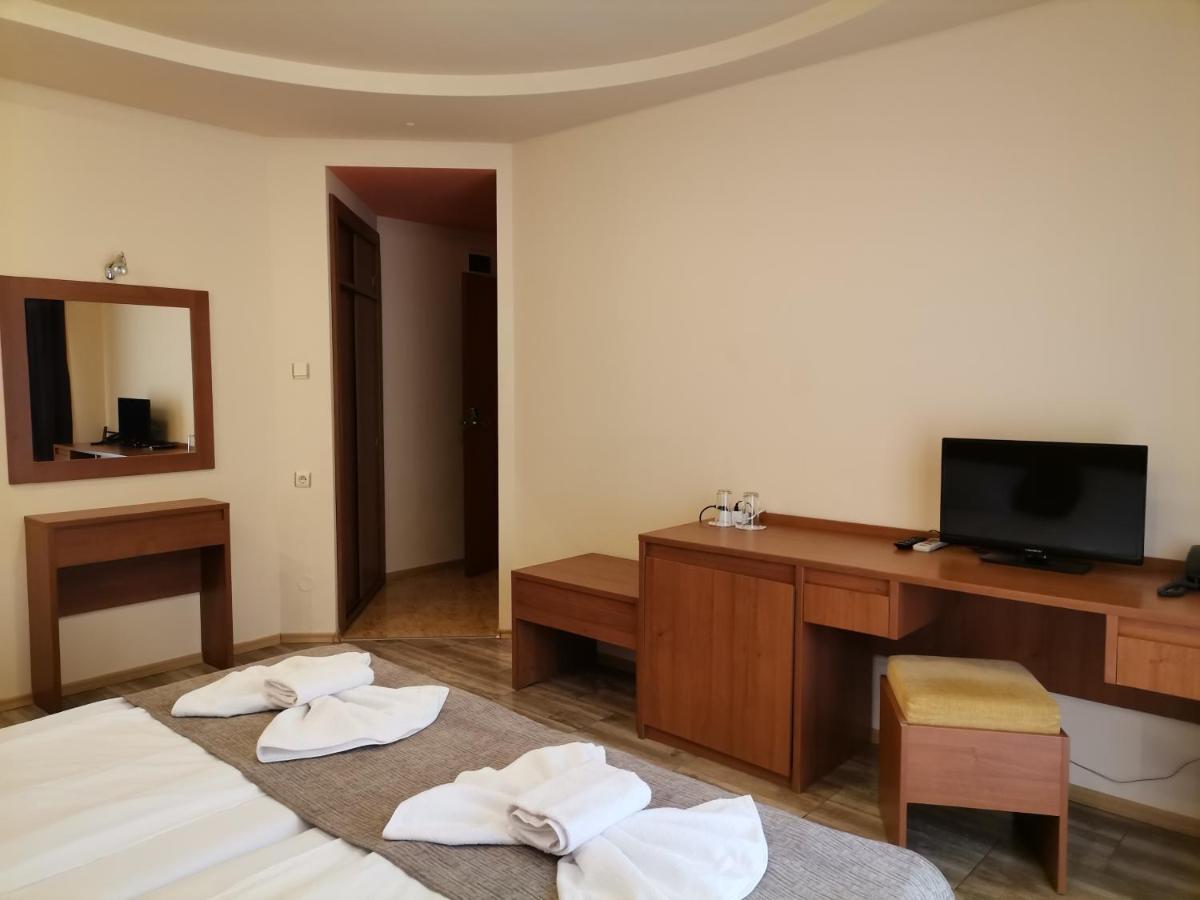 Paris Hotel Балчик Екстериор снимка