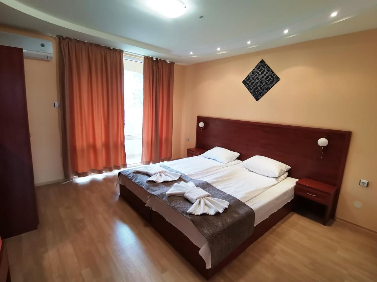 Paris Hotel Балчик Екстериор снимка