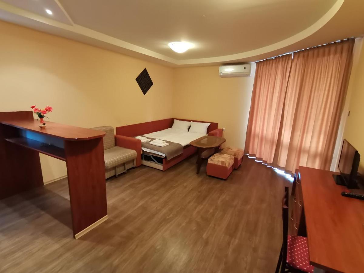 Paris Hotel Балчик Екстериор снимка