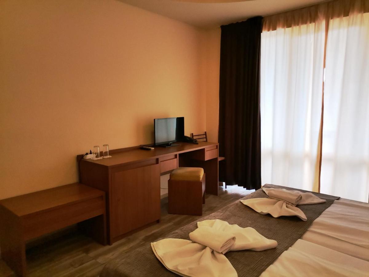Paris Hotel Балчик Екстериор снимка