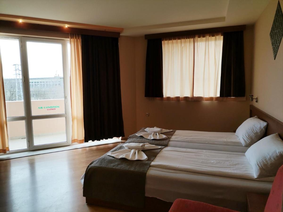 Paris Hotel Балчик Екстериор снимка