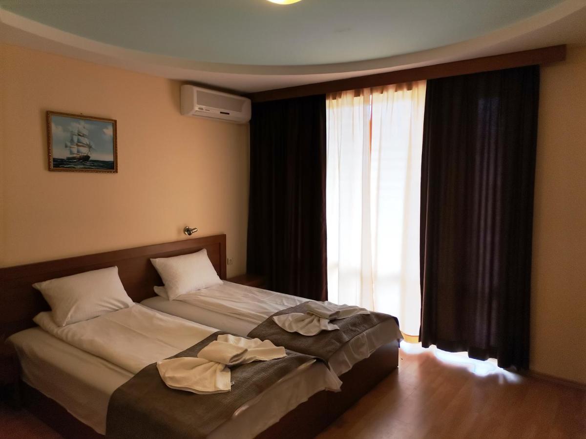 Paris Hotel Балчик Екстериор снимка