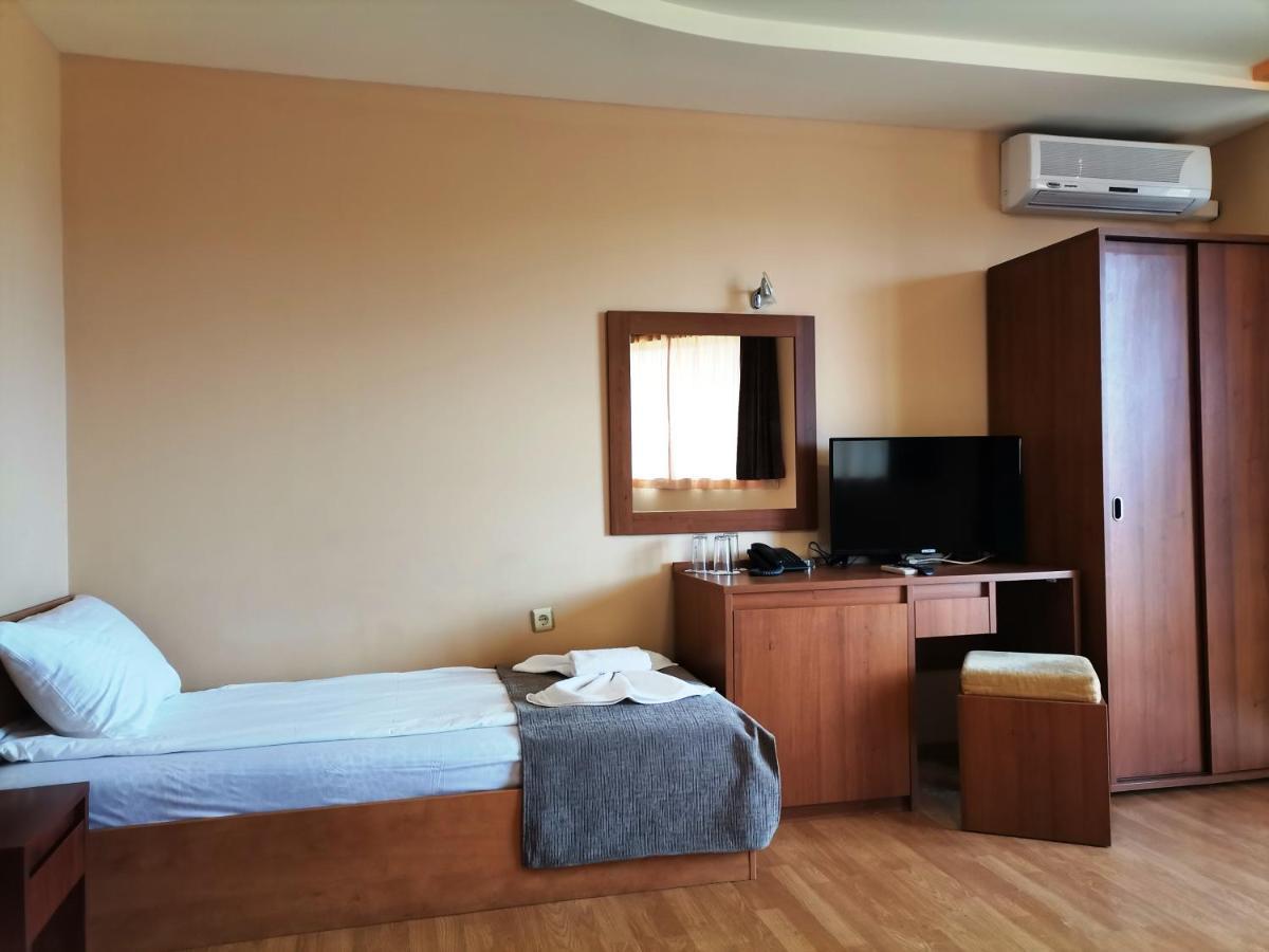 Paris Hotel Балчик Екстериор снимка