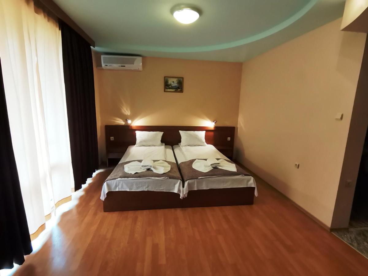 Paris Hotel Балчик Екстериор снимка
