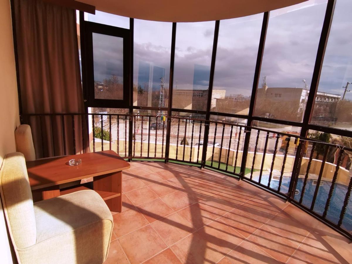 Paris Hotel Балчик Екстериор снимка