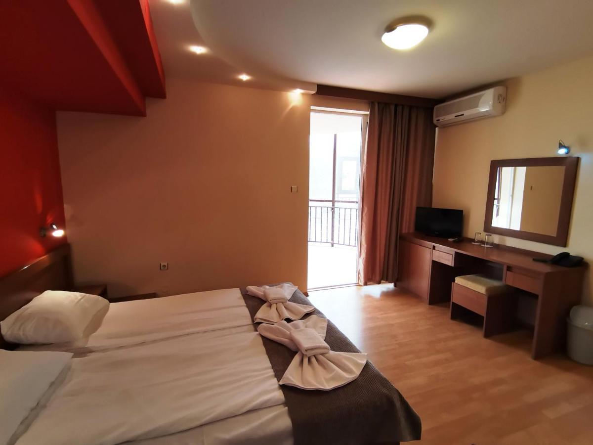 Paris Hotel Балчик Екстериор снимка