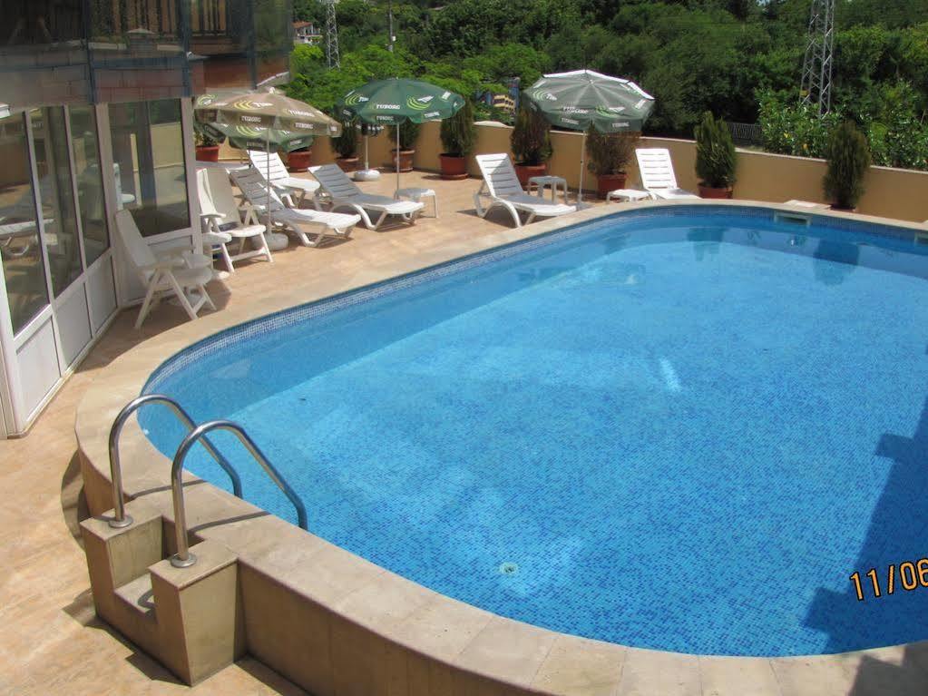 Paris Hotel Балчик Екстериор снимка