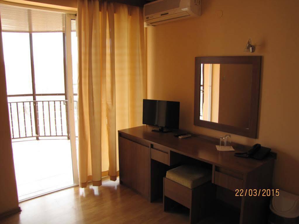 Paris Hotel Балчик Екстериор снимка